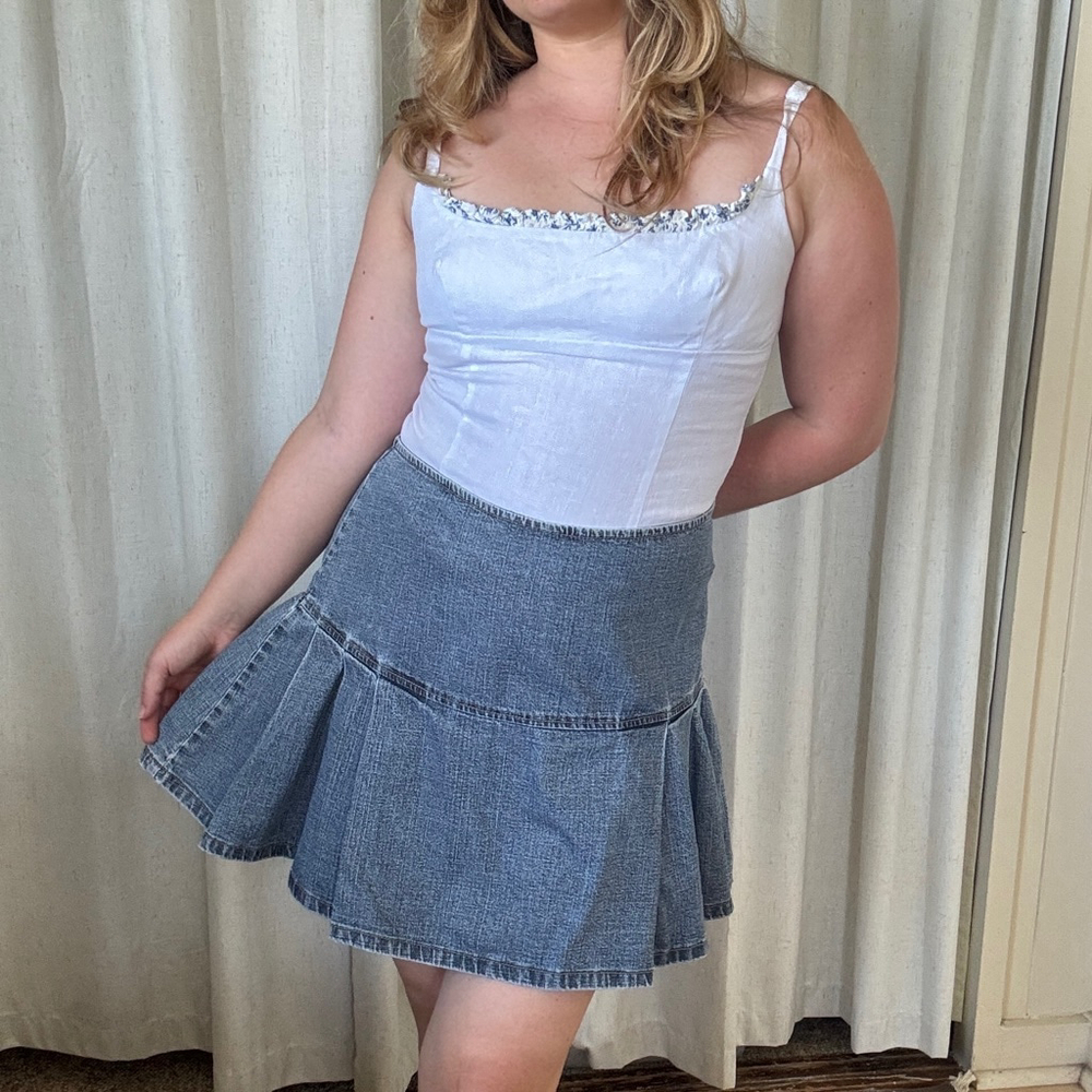 DKNY Jeans Y2K Denim Pleated Skirt • Size: 8